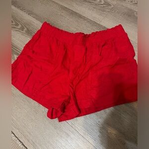Red shorts with pockets
